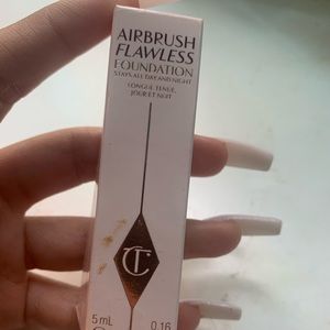 Charllote tilbury airbrush flawless foundation